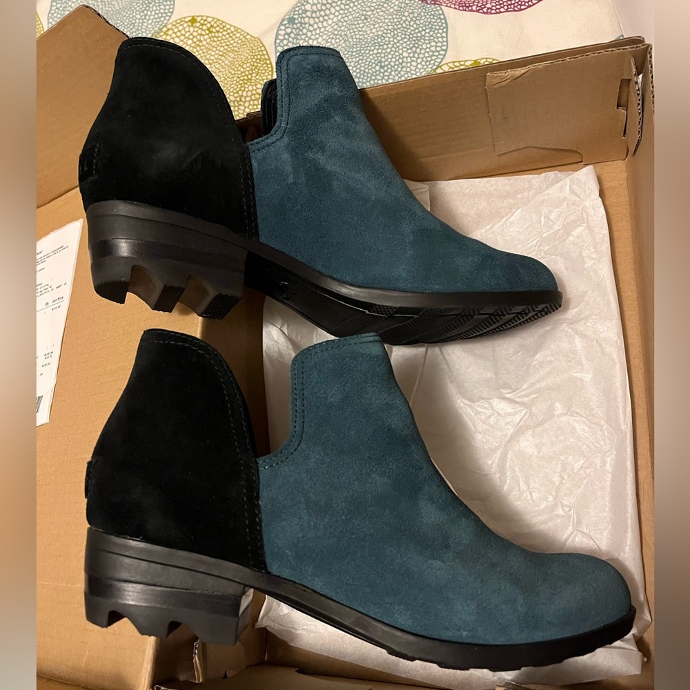 sorel. lolla II. cut out. women’s. size 9. like new.